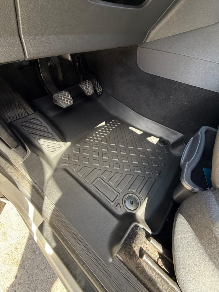 Pisos de calce perfecto Volkswagen Amarok 2010-2025 (con portavaso)
